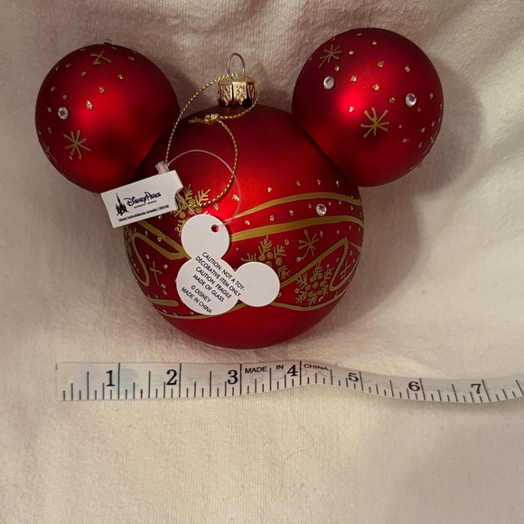 NWT Disney Red and Gold Mickey Snowflake Ornament - Picture 6 of 7